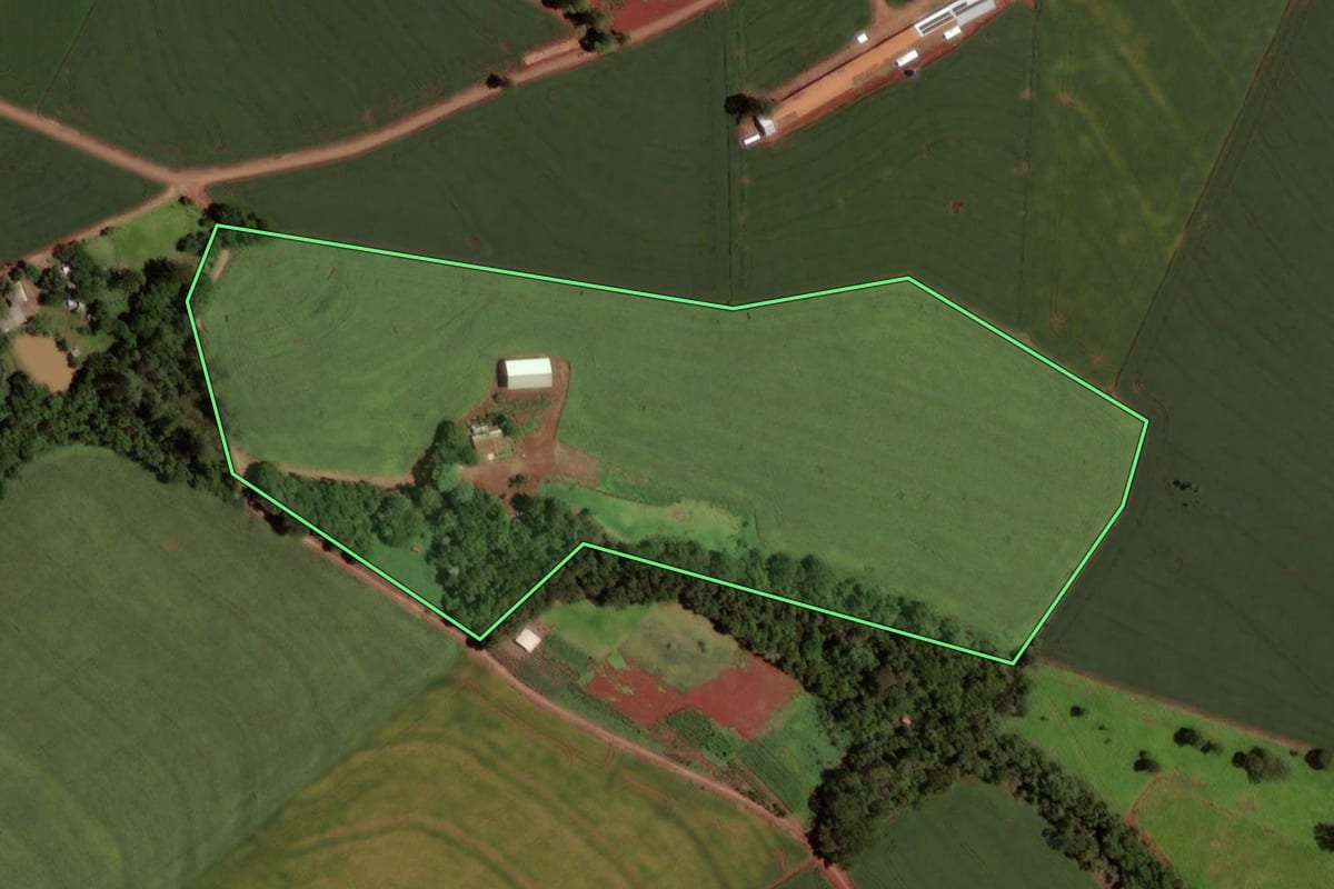 Imagem de satélite do imóvel rural em Capitão Leônidas Marques (PR), com o contorno declarado no CAR desenhado por cima.