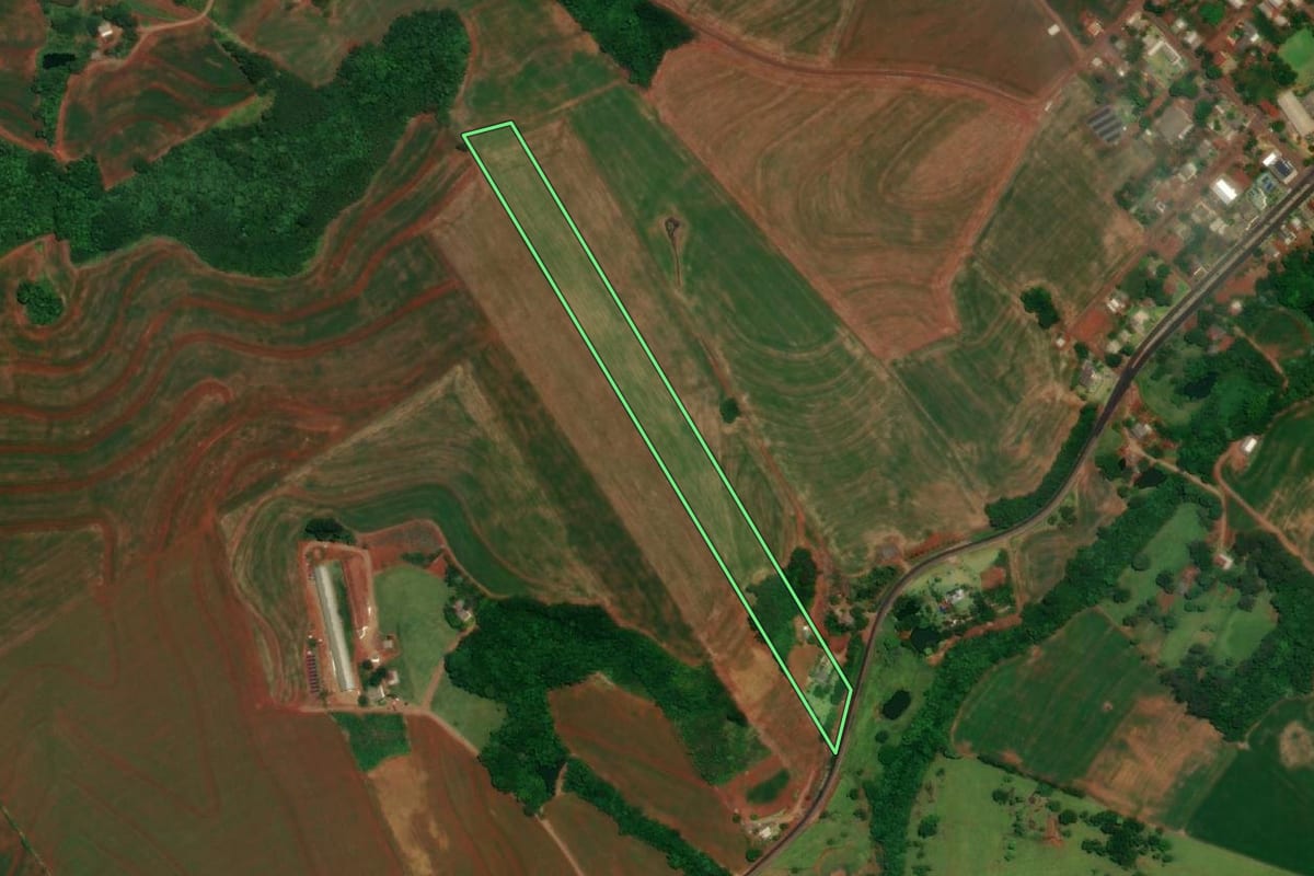 Imagem de satélite do imóvel rural em Capitão Leônidas Marques (PR), com o contorno declarado no CAR desenhado por cima.