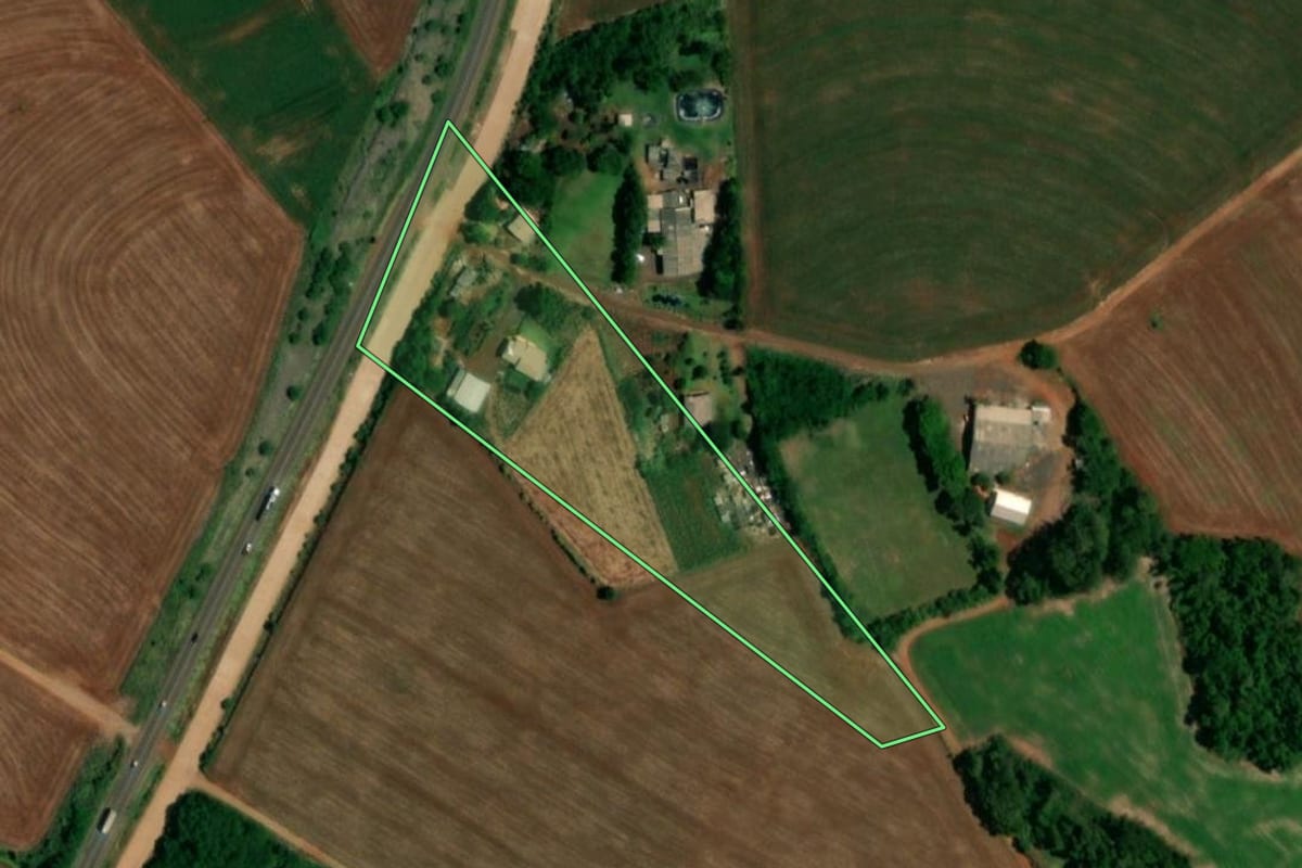 Imagem de satélite do imóvel rural em Capitão Leônidas Marques (PR), com o contorno declarado no CAR desenhado por cima.
