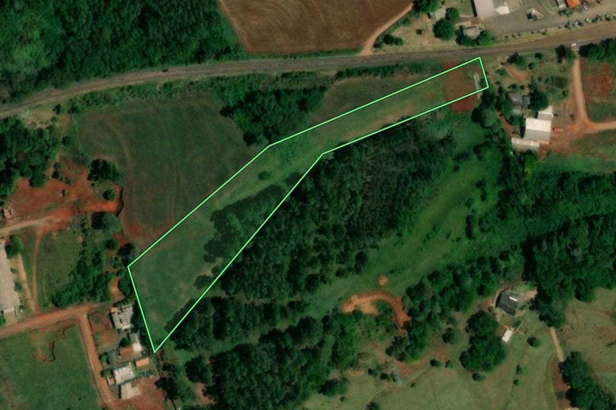 Imagem de satélite do imóvel rural em Capitão Leônidas Marques (PR), com o contorno declarado no CAR desenhado por cima.