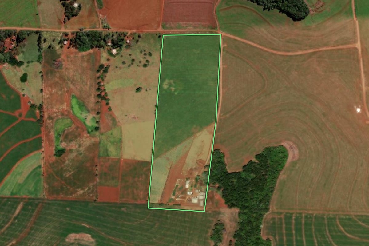 Imagem de satélite do imóvel rural em Catanduvas (PR), com o contorno declarado no CAR desenhado por cima.