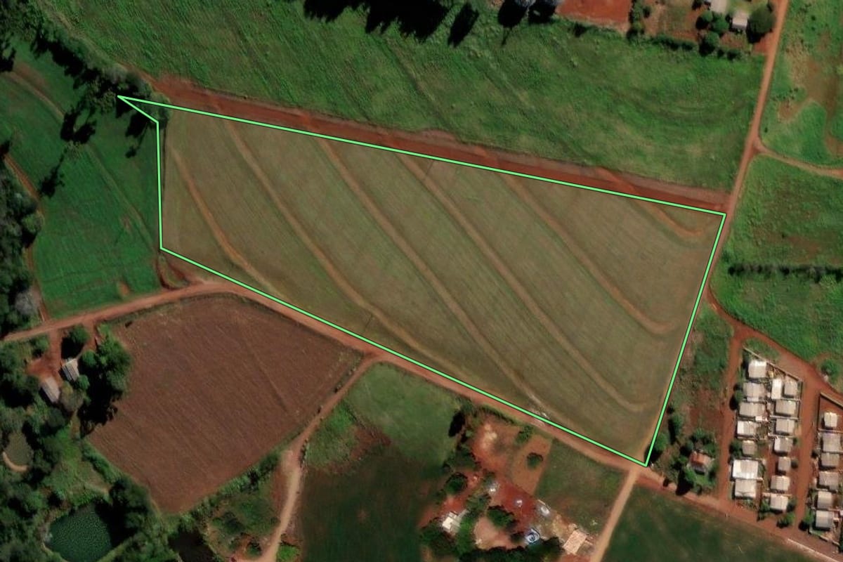 Imagem de satélite do imóvel rural em Catanduvas (PR), com o contorno declarado no CAR desenhado por cima.