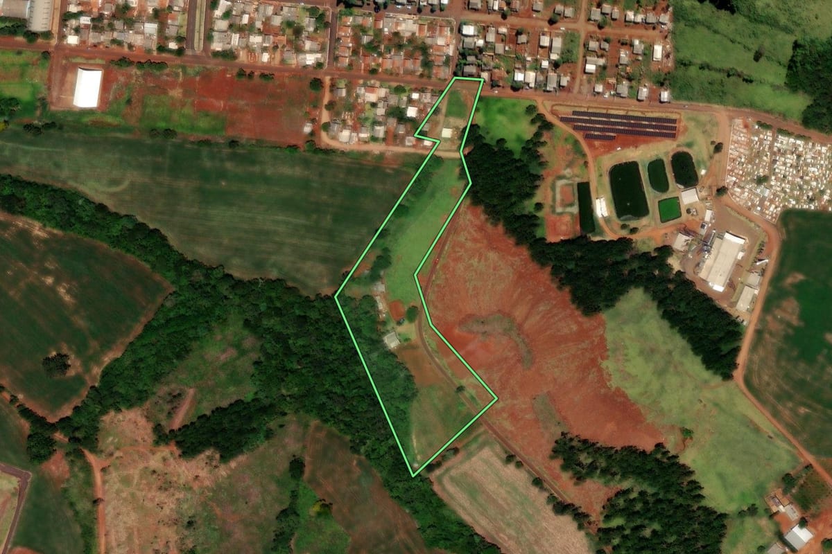 Imagem de satélite do imóvel rural em Catanduvas (PR), com o contorno declarado no CAR desenhado por cima.