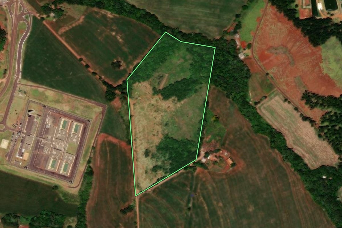 Imagem de satélite do imóvel rural em Catanduvas (PR), com o contorno declarado no CAR desenhado por cima.