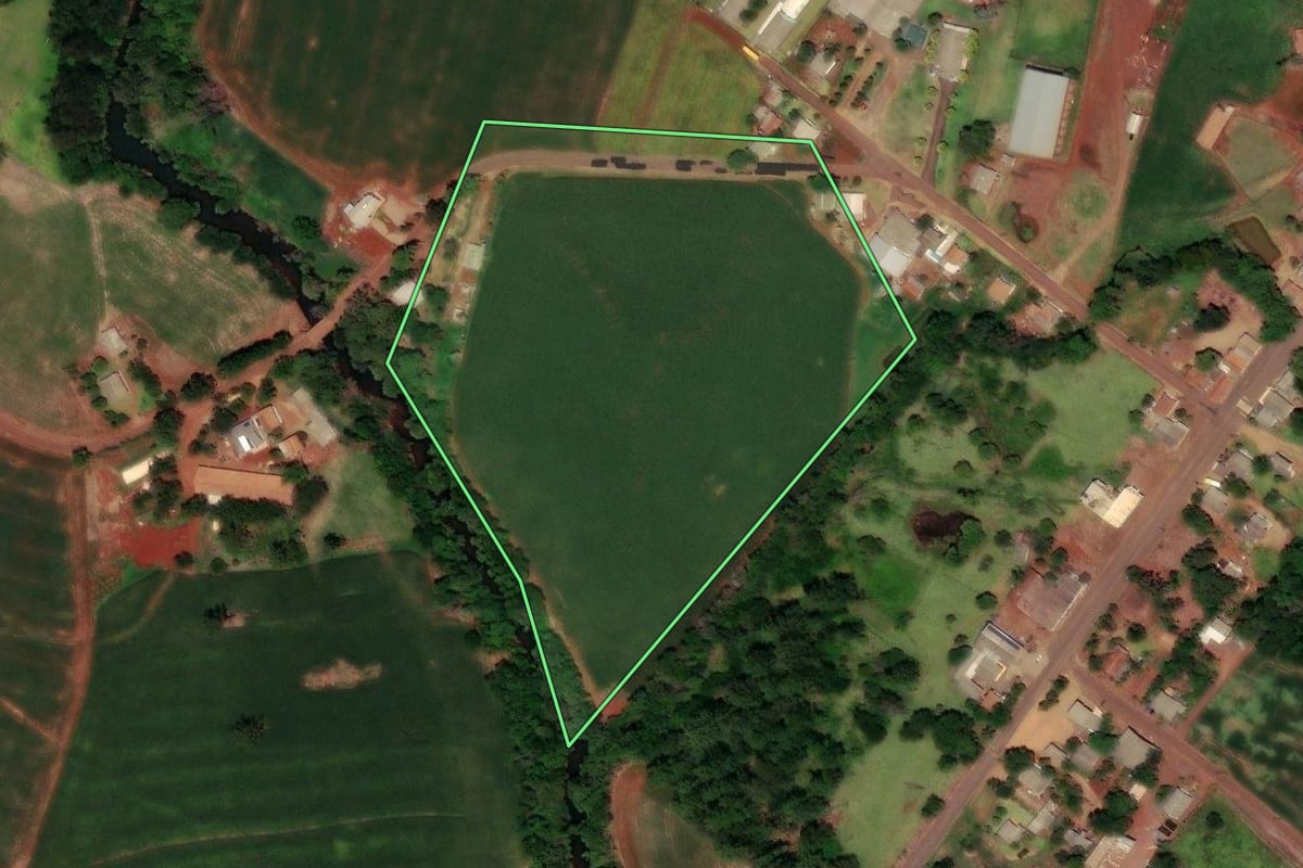 Imagem de satélite do imóvel rural em Catanduvas (PR), com o contorno declarado no CAR desenhado por cima.