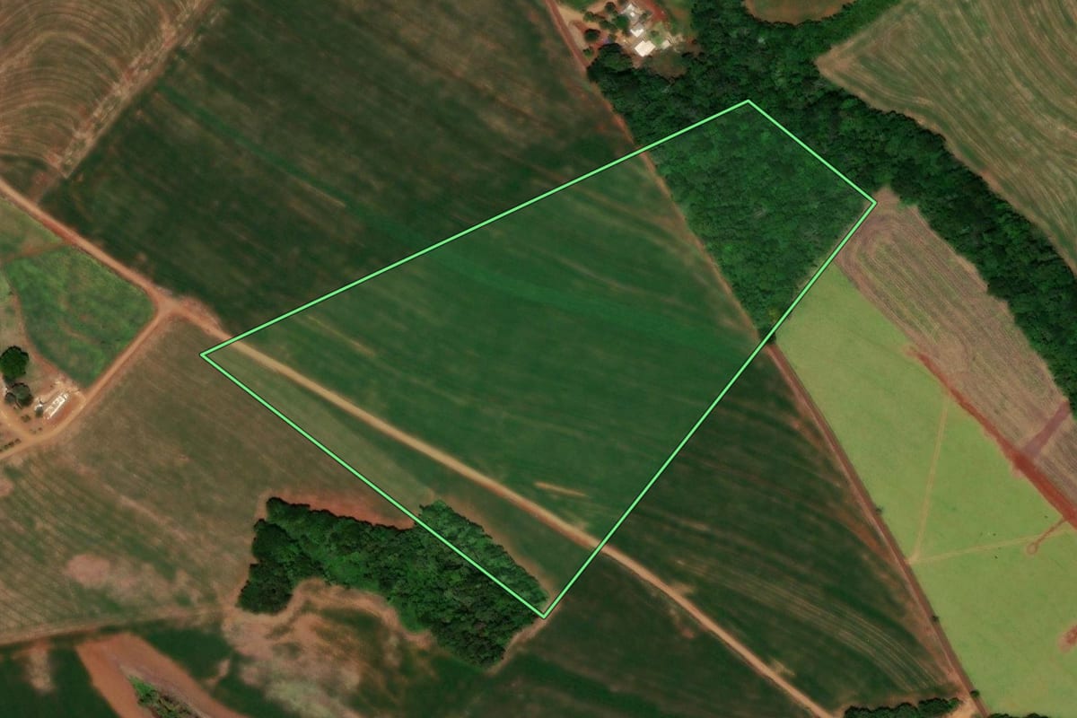 Imagem de satélite do imóvel rural em Catanduvas (PR), com o contorno declarado no CAR desenhado por cima.