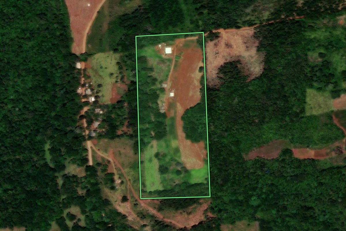 Imagem de satélite do imóvel rural em Catanduvas (PR), com o contorno declarado no CAR desenhado por cima.