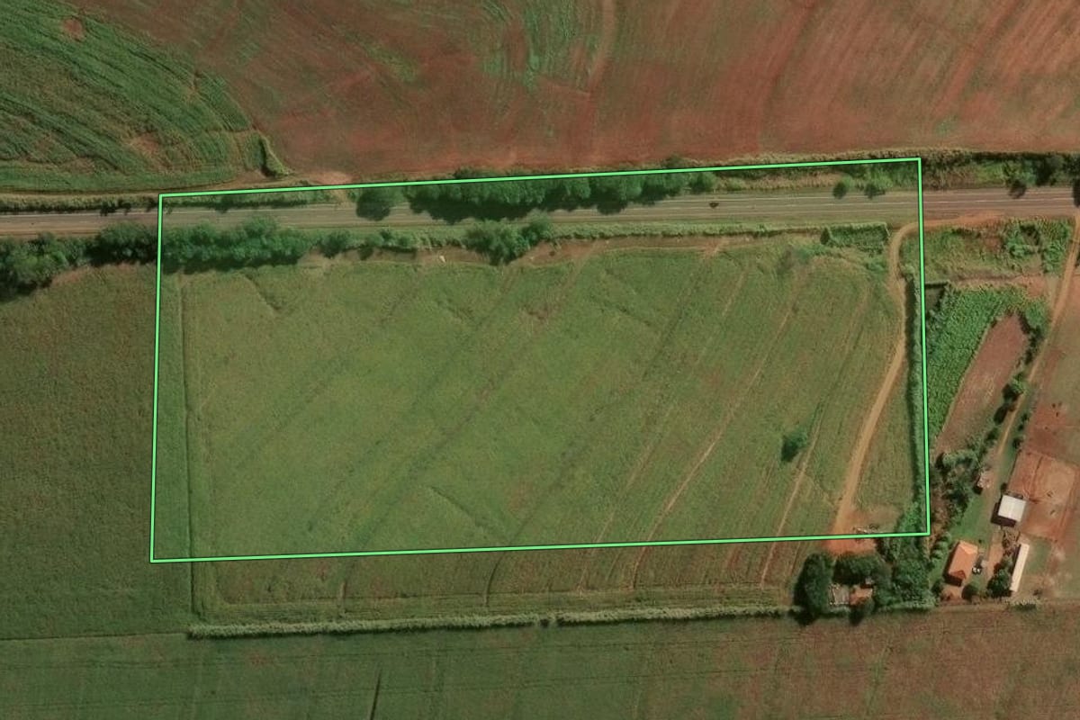 Imagem de satélite do imóvel rural em Centenário do Sul (PR), com o contorno declarado no CAR desenhado por cima.