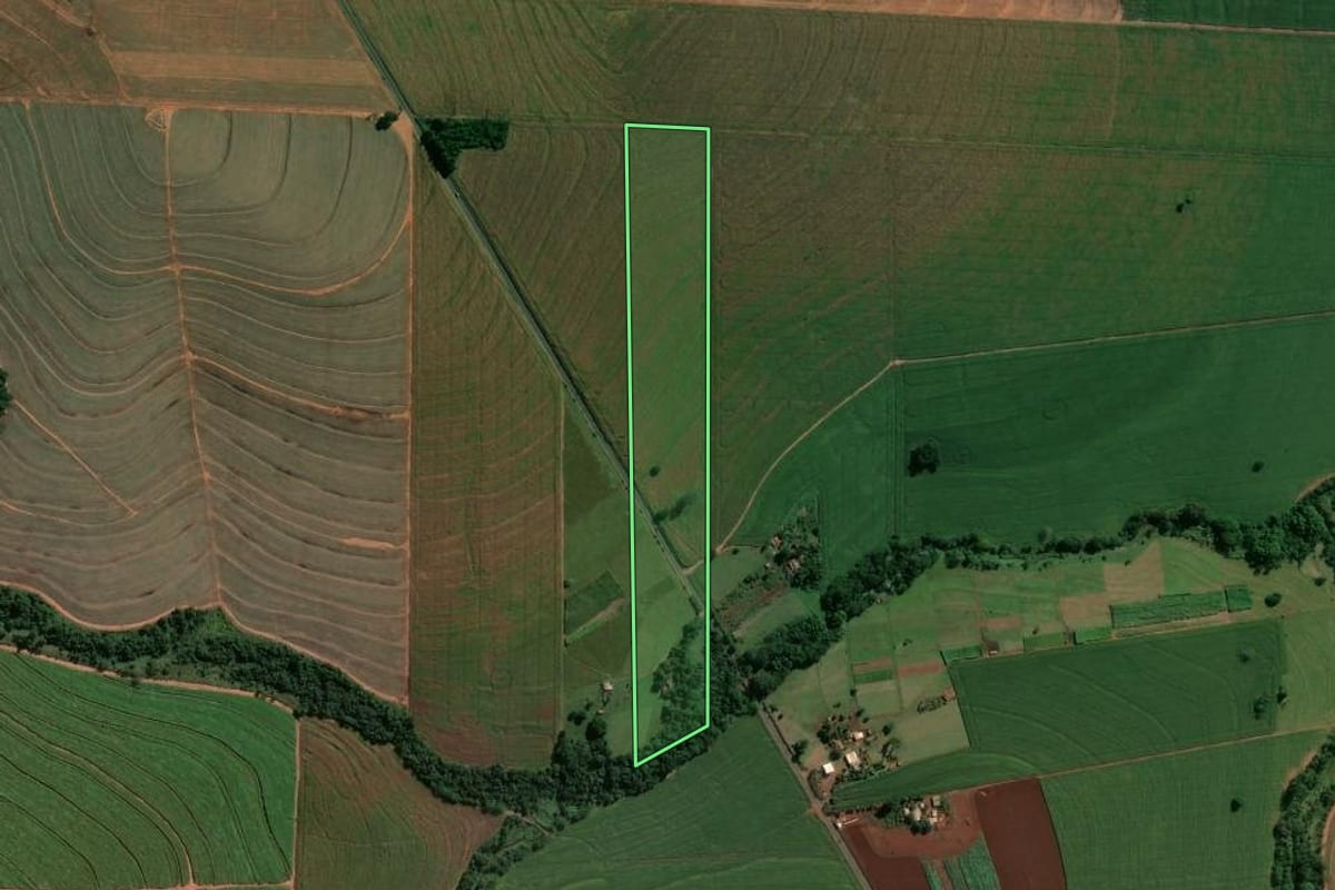 Imagem de satélite do imóvel rural em Centenário do Sul (PR), com o contorno declarado no CAR desenhado por cima.
