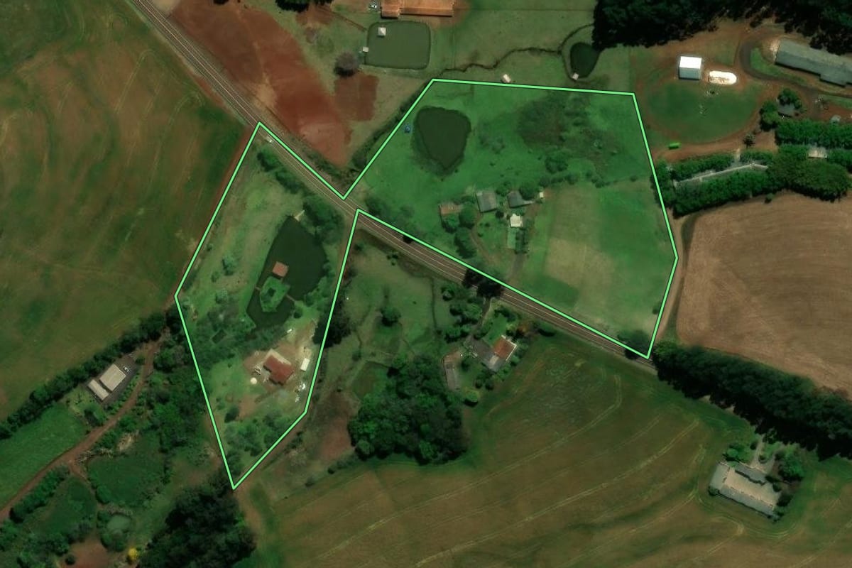Imagem de satélite do imóvel rural em Chopinzinho (PR), com o contorno declarado no CAR desenhado por cima.