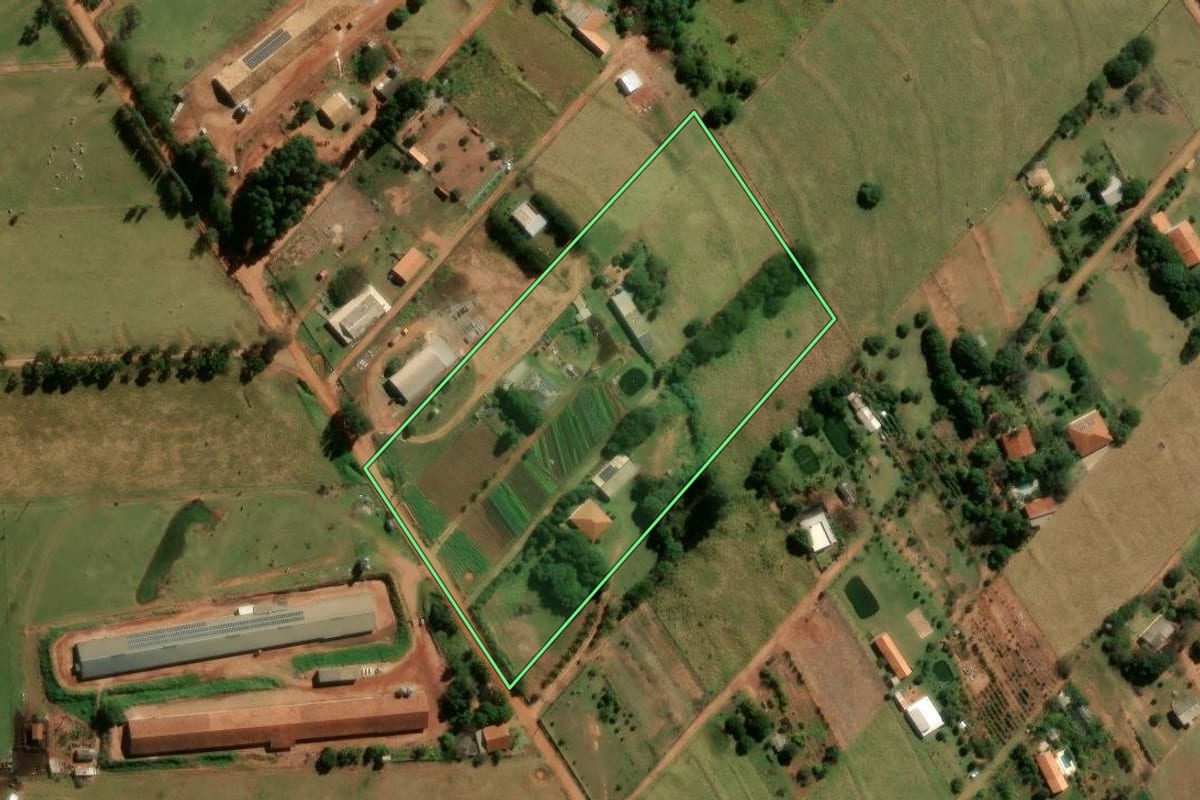 Imagem de satélite do imóvel rural em Cianorte (PR), com o contorno declarado no CAR desenhado por cima.