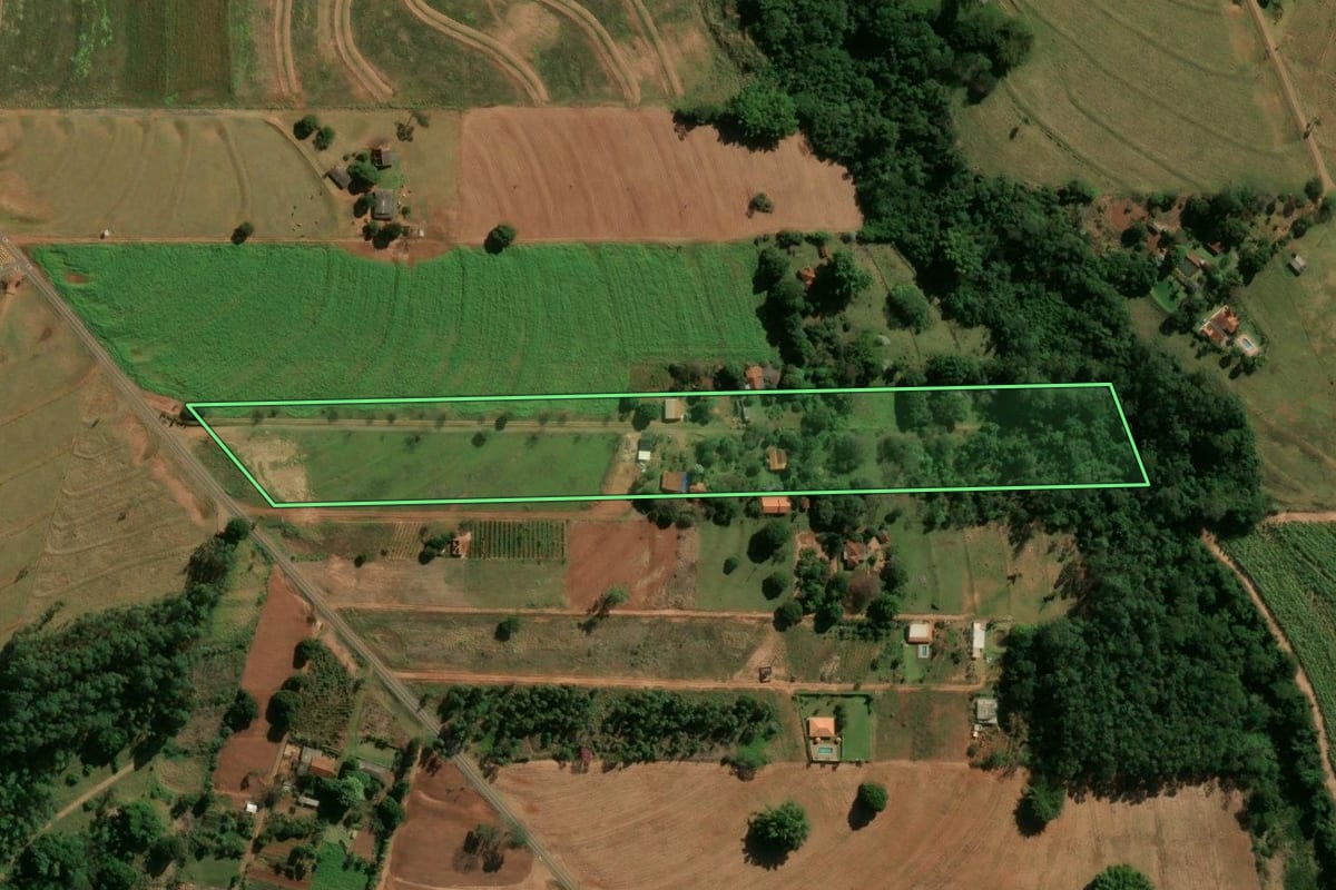 Imagem de satélite do imóvel rural em Cianorte (PR), com o contorno declarado no CAR desenhado por cima.