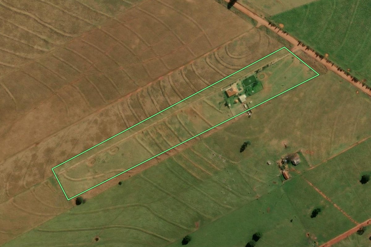 Imagem de satélite do imóvel rural em Cianorte (PR), com o contorno declarado no CAR desenhado por cima.