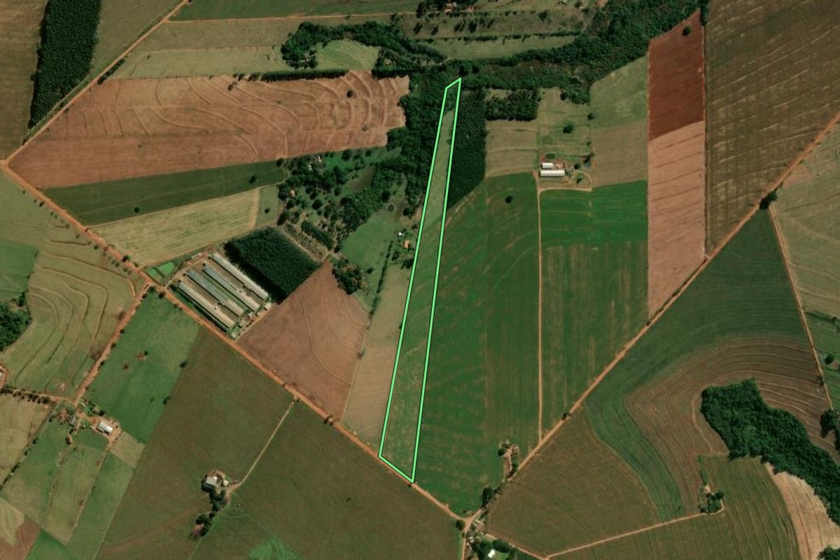 Imagem de satélite do imóvel rural em Cianorte (PR), com o contorno declarado no CAR desenhado por cima.