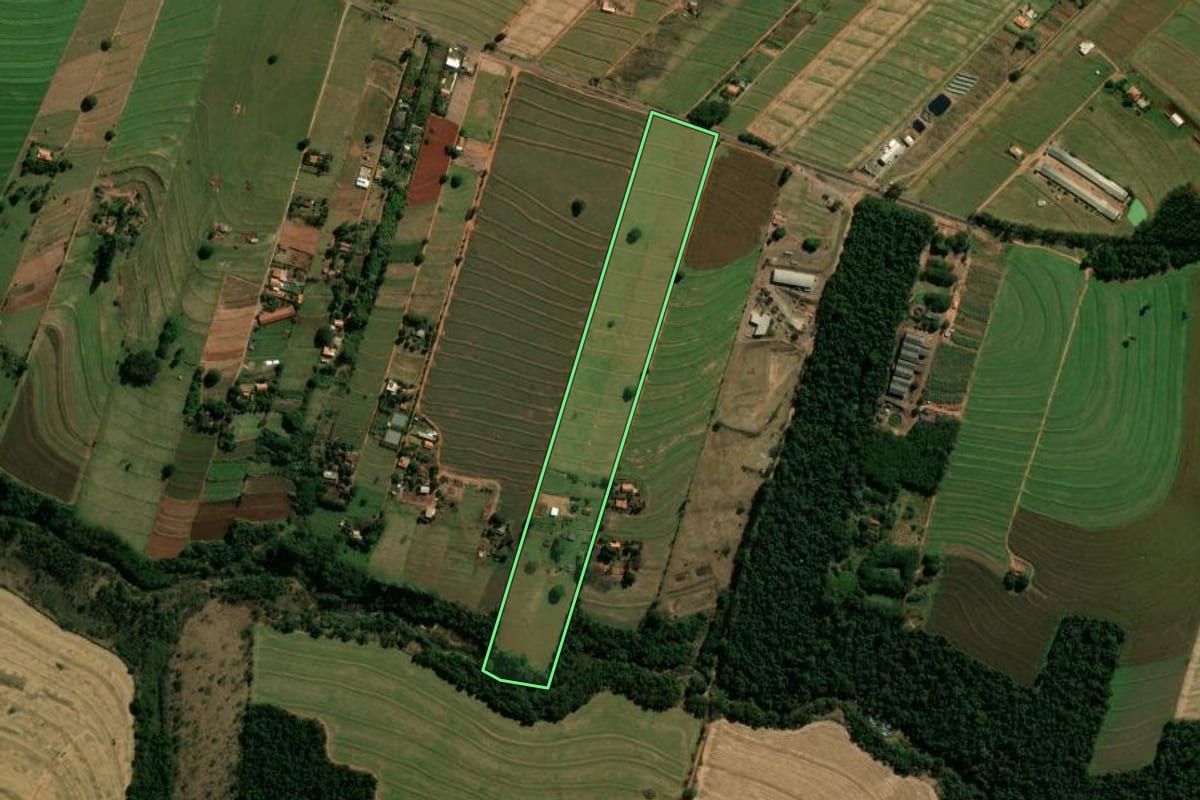 Imagem de satélite do imóvel rural em Cianorte (PR), com o contorno declarado no CAR desenhado por cima.