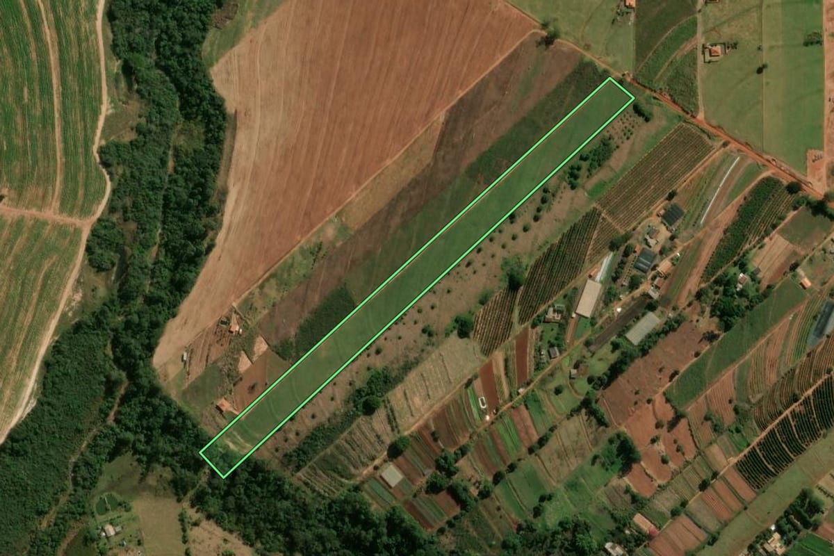 Imagem de satélite do imóvel rural em Cianorte (PR), com o contorno declarado no CAR desenhado por cima.