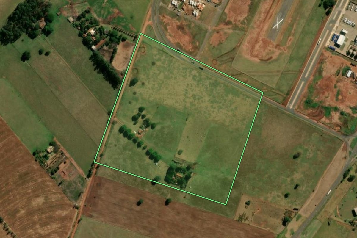 Imagem de satélite do imóvel rural em Cianorte (PR), com o contorno declarado no CAR desenhado por cima.