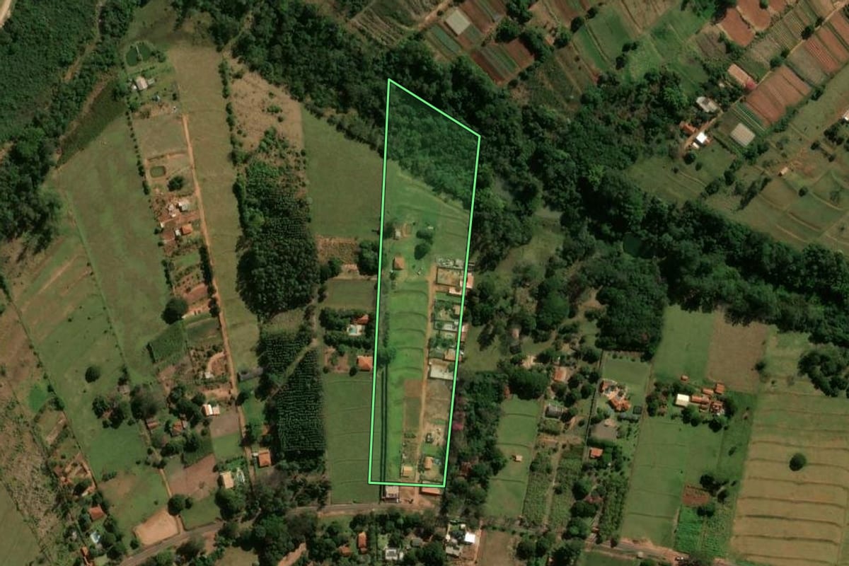 Imagem de satélite do imóvel rural em Cianorte (PR), com o contorno declarado no CAR desenhado por cima.