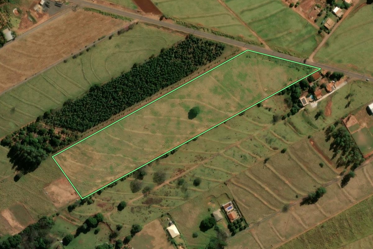 Imagem de satélite do imóvel rural em Cianorte (PR), com o contorno declarado no CAR desenhado por cima.