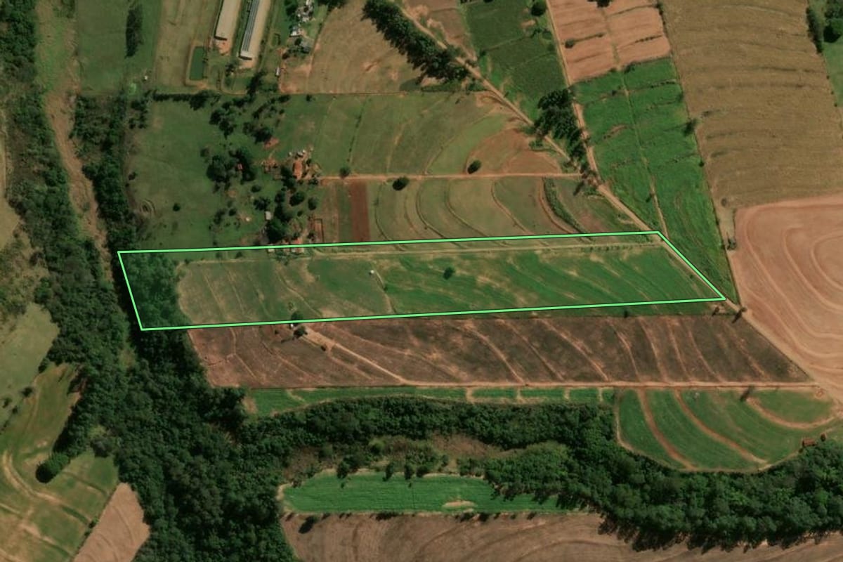 Imagem de satélite do imóvel rural em Cianorte (PR), com o contorno declarado no CAR desenhado por cima.