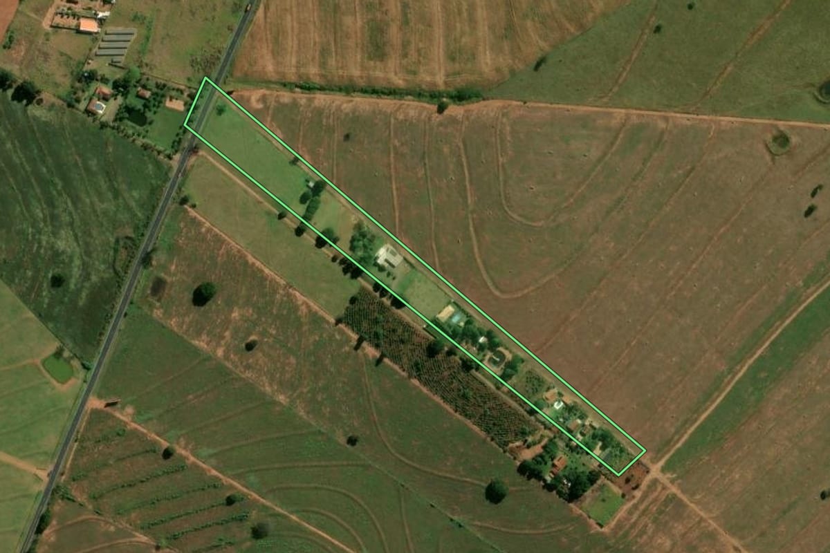 Imagem de satélite do imóvel rural em Cianorte (PR), com o contorno declarado no CAR desenhado por cima.