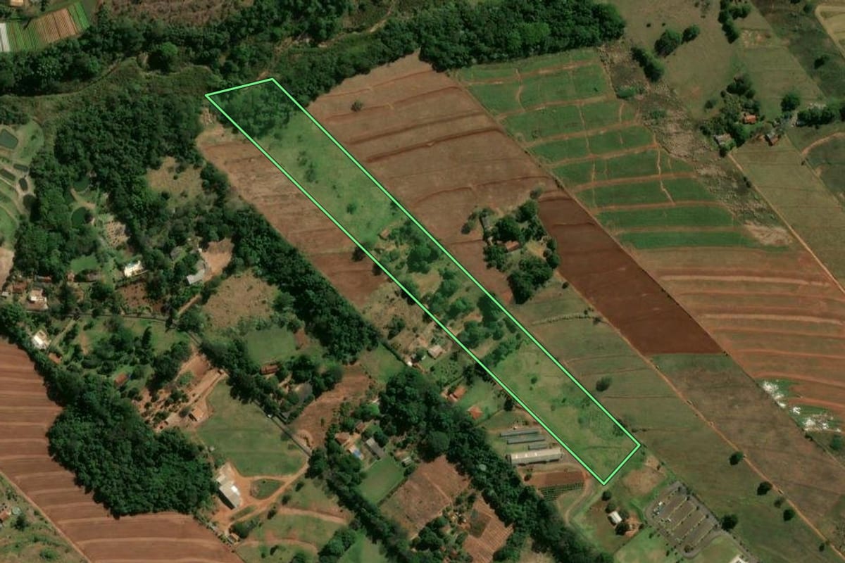 Imagem de satélite do imóvel rural em Cianorte (PR), com o contorno declarado no CAR desenhado por cima.