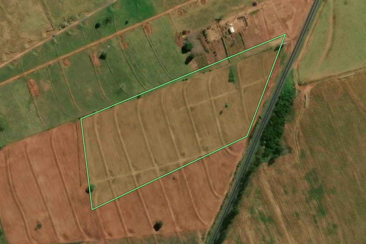 Imagem de satélite do imóvel rural em Cianorte (PR), com o contorno declarado no CAR desenhado por cima.