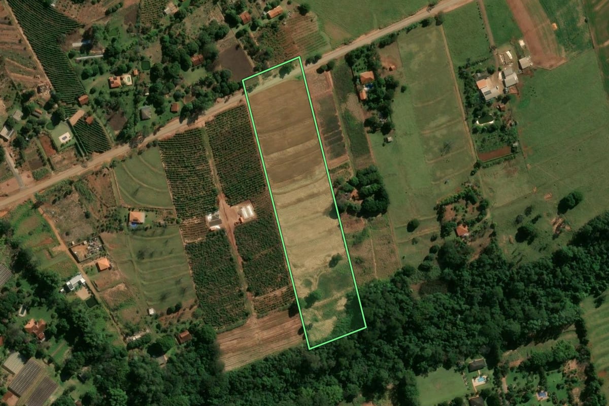 Imagem de satélite do imóvel rural em Cianorte (PR), com o contorno declarado no CAR desenhado por cima.