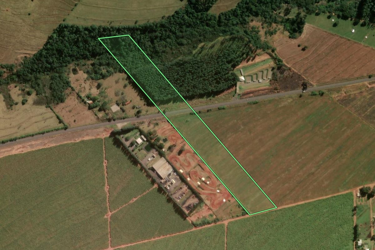 Imagem de satélite do imóvel rural em Cianorte (PR), com o contorno declarado no CAR desenhado por cima.
