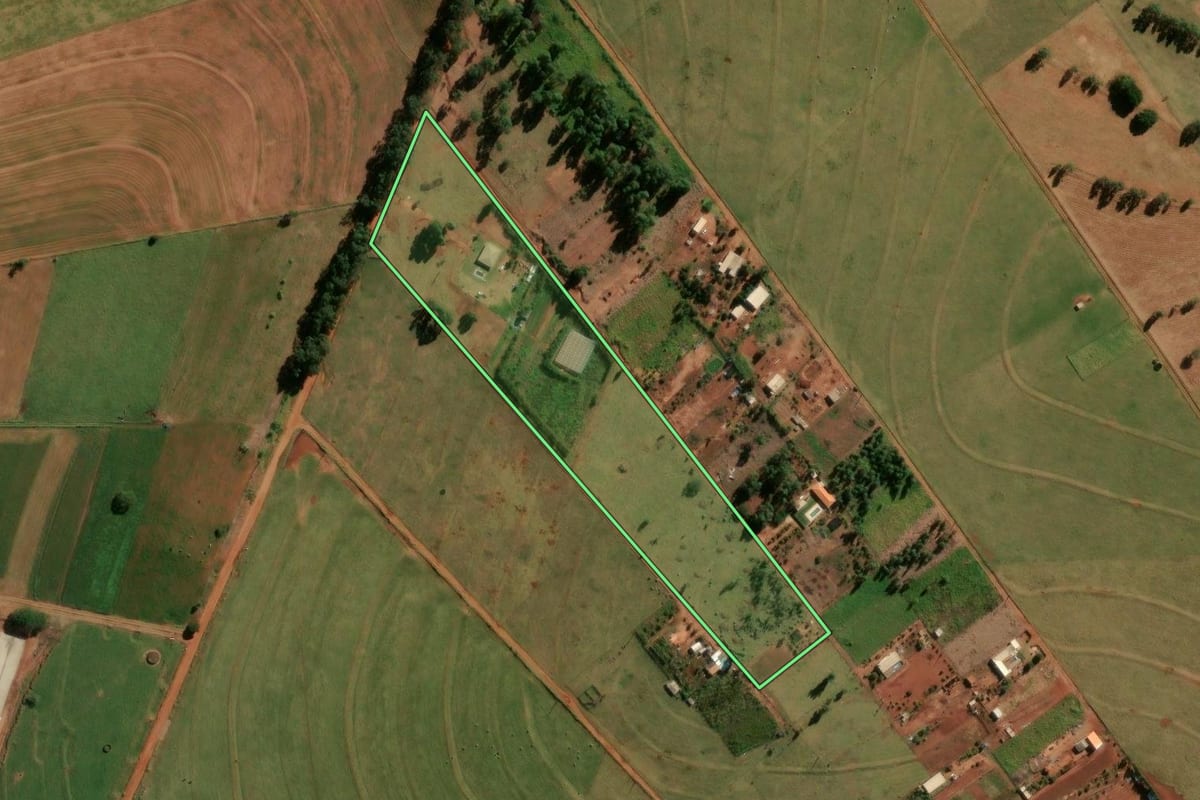 Imagem de satélite do imóvel rural em Cianorte (PR), com o contorno declarado no CAR desenhado por cima.
