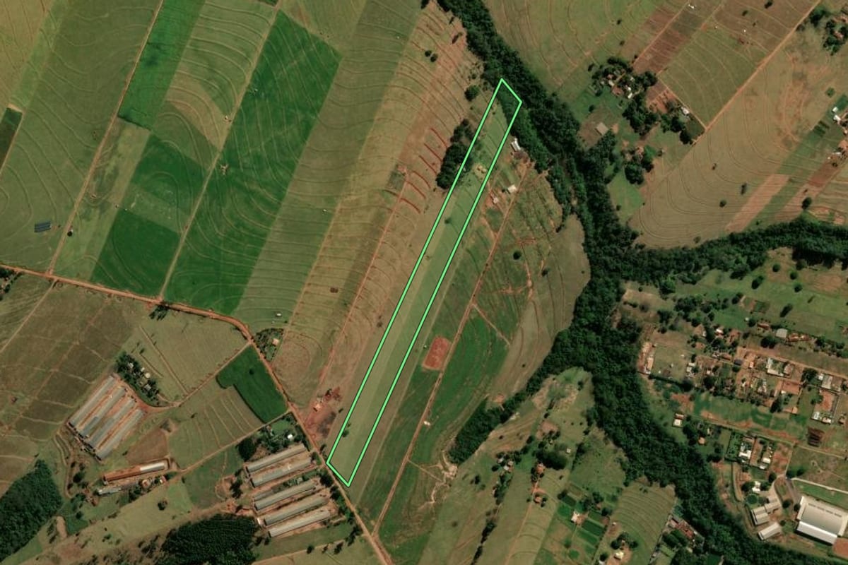 Imagem de satélite do imóvel rural em Cianorte (PR), com o contorno declarado no CAR desenhado por cima.