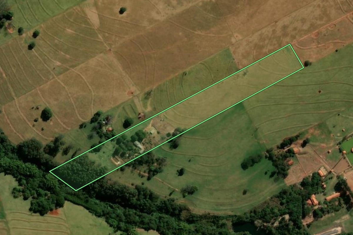 Imagem de satélite do imóvel rural em Cianorte (PR), com o contorno declarado no CAR desenhado por cima.