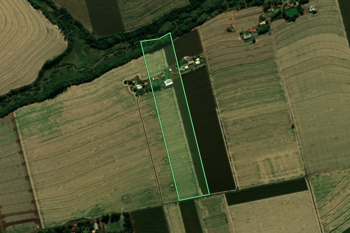Imagem de satélite do imóvel rural em Cianorte (PR), com o contorno declarado no CAR desenhado por cima.