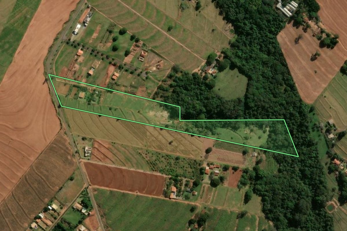 Imagem de satélite do imóvel rural em Cianorte (PR), com o contorno declarado no CAR desenhado por cima.