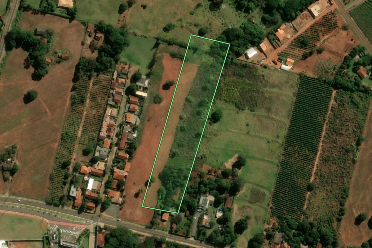 Imagem de satélite do imóvel rural em Cianorte (PR), com o contorno declarado no CAR desenhado por cima.