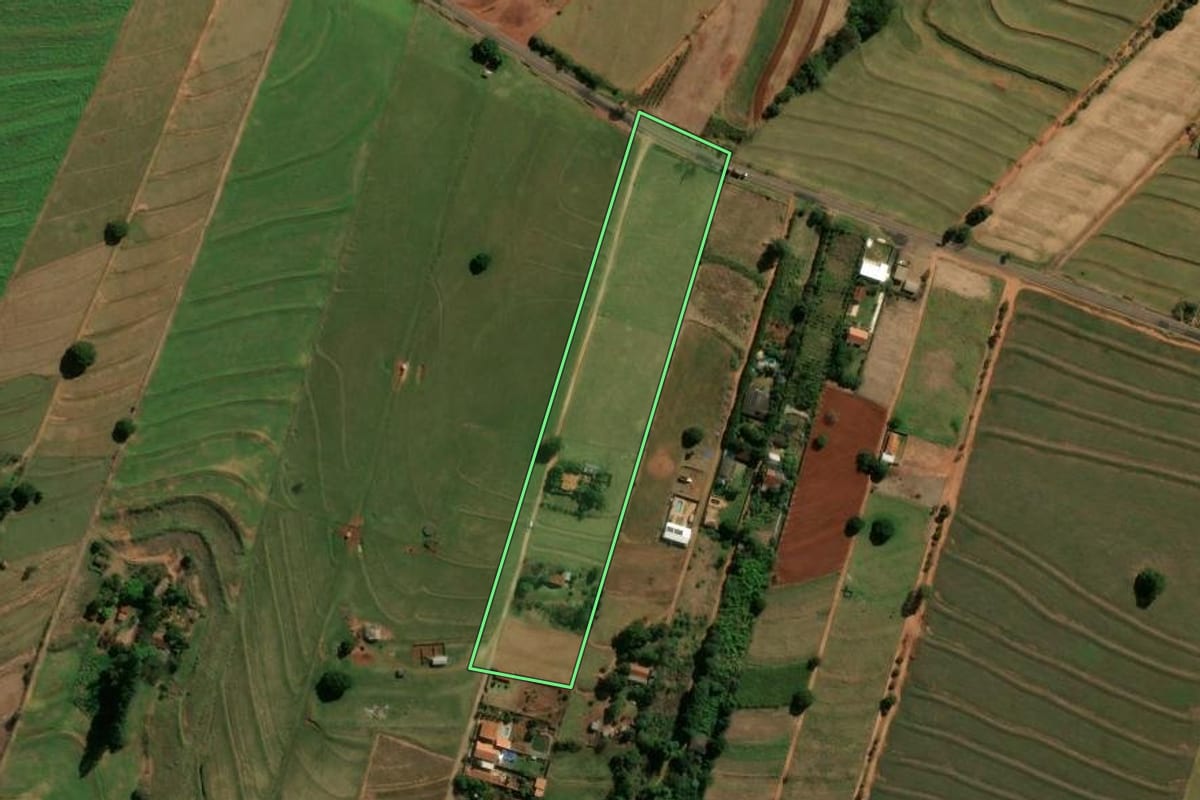 Imagem de satélite do imóvel rural em Cianorte (PR), com o contorno declarado no CAR desenhado por cima.