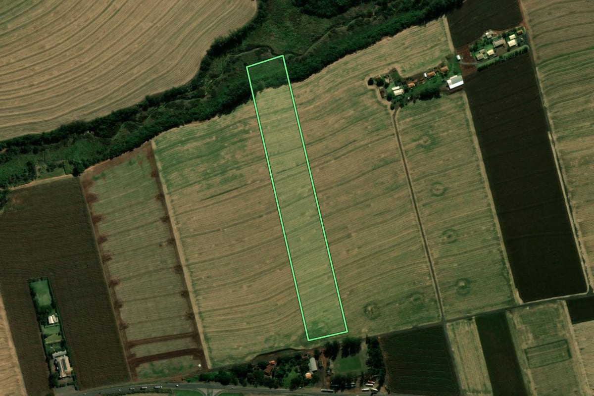 Imagem de satélite do imóvel rural em Cianorte (PR), com o contorno declarado no CAR desenhado por cima.