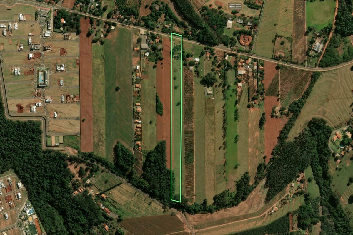 Imagem de satélite do imóvel rural em Cianorte (PR), com o contorno declarado no CAR desenhado por cima.