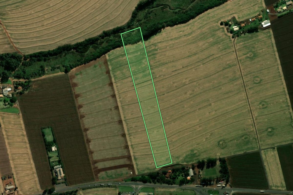 Imagem de satélite do imóvel rural em Cianorte (PR), com o contorno declarado no CAR desenhado por cima.