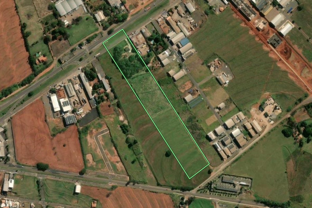 Imagem de satélite do imóvel rural em Cianorte (PR), com o contorno declarado no CAR desenhado por cima.