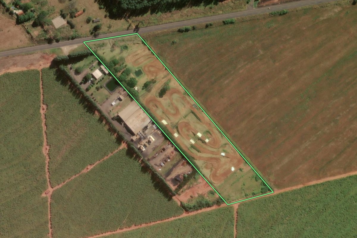 Imagem de satélite do imóvel rural em Cianorte (PR), com o contorno declarado no CAR desenhado por cima.