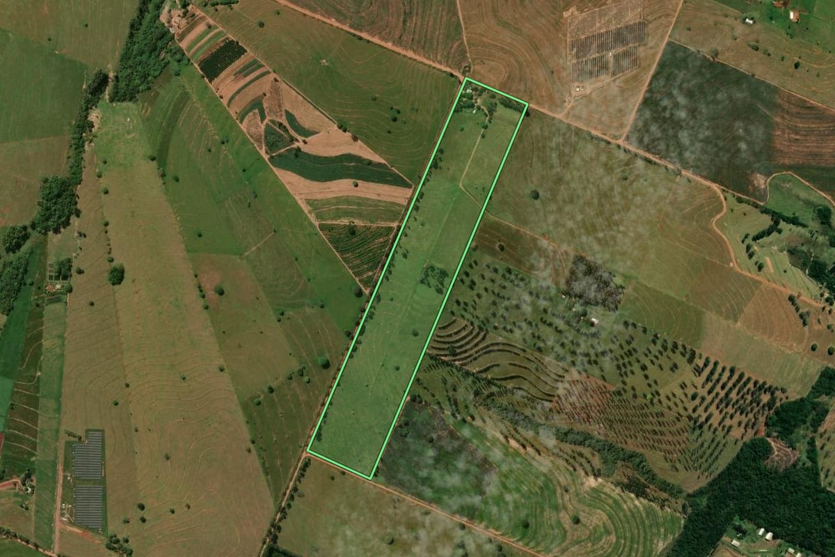 Imagem de satélite do imóvel rural em Cidade Gaúcha (PR), com o contorno declarado no CAR desenhado por cima.