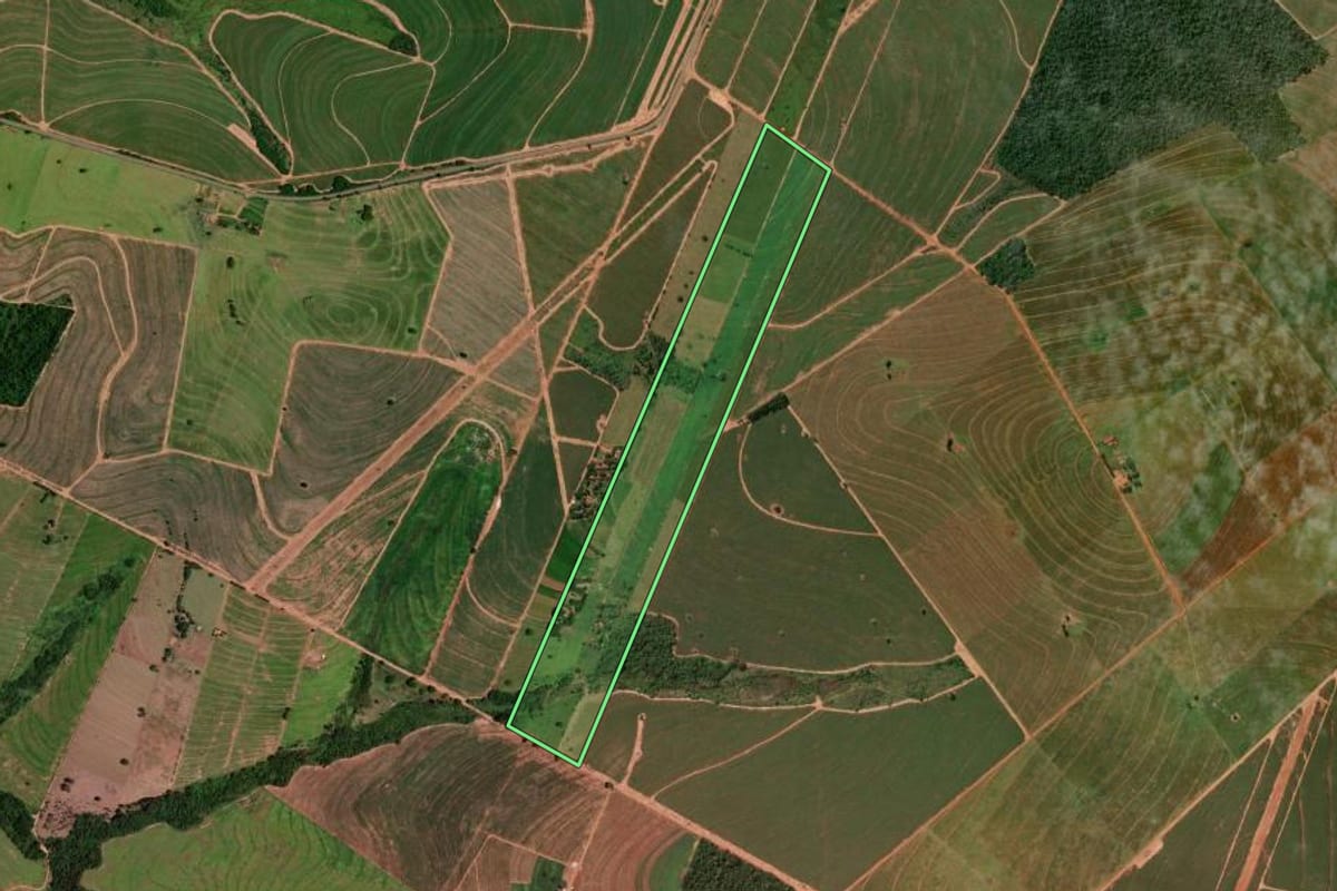 Imagem de satélite do imóvel rural em Cidade Gaúcha (PR), com o contorno declarado no CAR desenhado por cima.