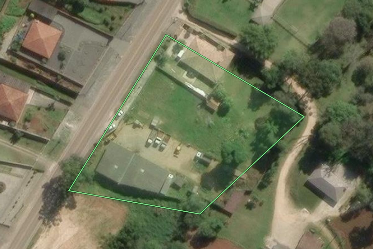 Imagem de satélite do imóvel rural em Colombo (PR), com o contorno declarado no CAR desenhado por cima.