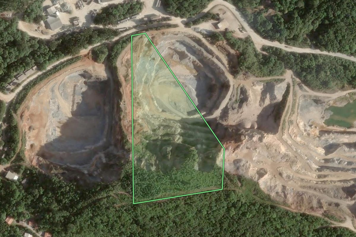 Imagem de satélite do imóvel rural em Colombo (PR), com o contorno declarado no CAR desenhado por cima.
