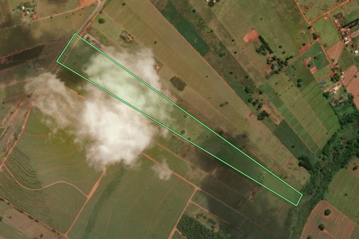 Imagem de satélite do imóvel rural em Colorado (PR), com o contorno declarado no CAR desenhado por cima.