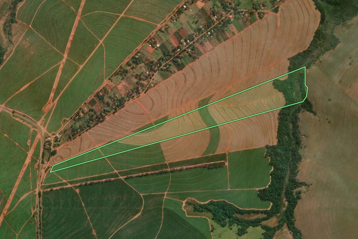 Imagem de satélite do imóvel rural em Colorado (PR), com o contorno declarado no CAR desenhado por cima.
