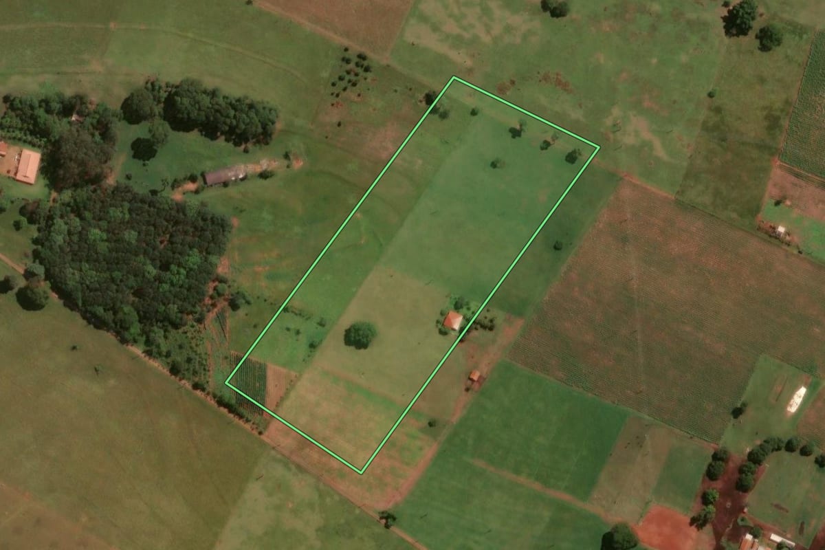 Imagem de satélite do imóvel rural em Colorado (PR), com o contorno declarado no CAR desenhado por cima.