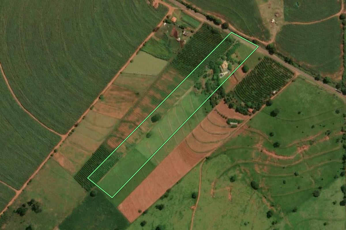 Imagem de satélite do imóvel rural em Colorado (PR), com o contorno declarado no CAR desenhado por cima.