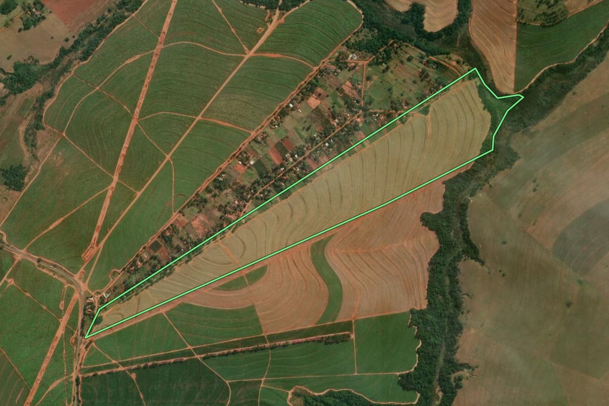 Imagem de satélite do imóvel rural em Colorado (PR), com o contorno declarado no CAR desenhado por cima.